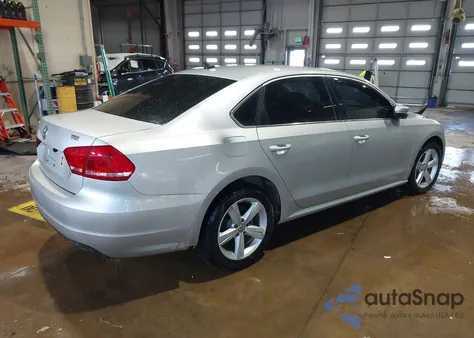 2013 Volkswagen Passat 2.0L Tdi Se z USA, uszkodzony, nr VIN 1VWBN7A38DC137989
